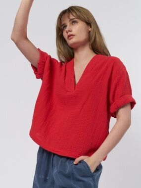XiRENA "Avery"  Bright Red 100% cotton Gauze V-Neck Tunic size Small
